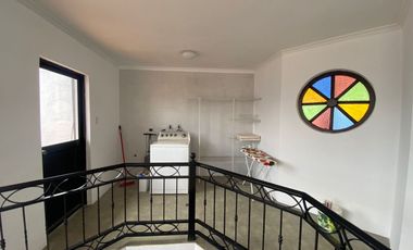 LINDA CASA DE ARRIENDO EN MIRAVALLE CUMBAYÁ!! VISTA!!