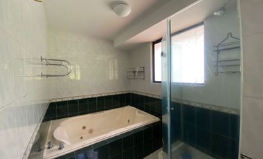 LINDA CASA DE ARRIENDO EN MIRAVALLE CUMBAYÁ!! VISTA!!