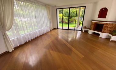 LINDA CASA DE ARRIENDO EN MIRAVALLE CUMBAYÁ!! VISTA!!