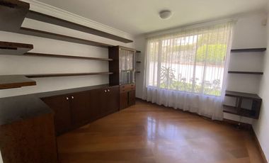 LINDA CASA DE ARRIENDO EN MIRAVALLE CUMBAYÁ!! VISTA!!