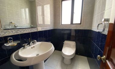 LINDA CASA DE ARRIENDO EN MIRAVALLE CUMBAYÁ!! VISTA!!