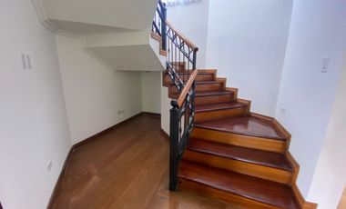 LINDA CASA DE ARRIENDO EN MIRAVALLE CUMBAYÁ!! VISTA!!