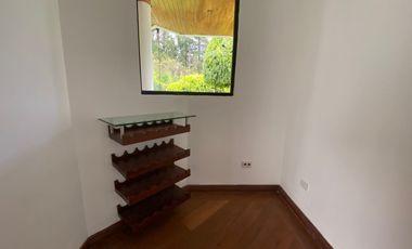 LINDA CASA DE ARRIENDO EN MIRAVALLE CUMBAYÁ!! VISTA!!