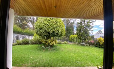 LINDA CASA DE ARRIENDO EN MIRAVALLE CUMBAYÁ!! VISTA!!