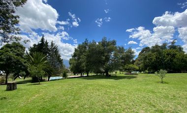 LINDA CASA DE ARRIENDO EN MIRAVALLE CUMBAYÁ!! VISTA!!