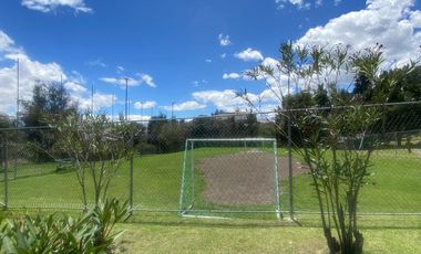 LINDA CASA DE ARRIENDO EN MIRAVALLE CUMBAYÁ!! VISTA!!