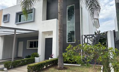 CASA EN VENTA JARDIN REAL ,EXCELENTE OPORTUNIDAD  EN UNA DE LAS ZONAS DE MAYOR PLISVALIA