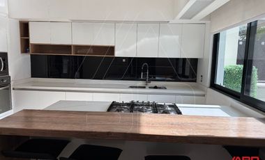 Casa en venta dentro de coto exclusivo en Ciudad Granja, Zapopan
