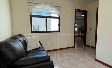 Casa en venta dentro de coto exclusivo en Ciudad Granja, Zapopan