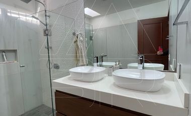 Casa en venta dentro de coto exclusivo en Ciudad Granja, Zapopan