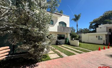 Casa en venta dentro de coto exclusivo en Ciudad Granja, Zapopan