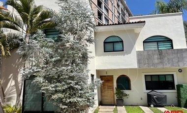 Casa en venta dentro de coto exclusivo en Ciudad Granja, Zapopan