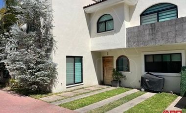 Casa en venta dentro de coto exclusivo en Ciudad Granja, Zapopan