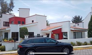 VENTA DE CASA MUY COMODA, CON MUCHA LUZ Y UN LINDO JARDIN EN LOMA DE VALLE ESCONDIDO