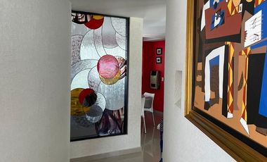 VENTA DE CASA MUY COMODA, CON MUCHA LUZ Y UN LINDO JARDIN EN LOMA DE VALLE ESCONDIDO