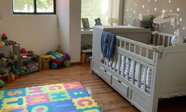 VENTA DE CASA MUY COMODA, CON MUCHA LUZ Y UN LINDO JARDIN EN LOMA DE VALLE ESCONDIDO