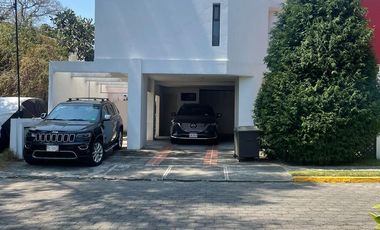 VENTA DE CASA MUY COMODA, CON MUCHA LUZ Y UN LINDO JARDIN EN LOMA DE VALLE ESCONDIDO