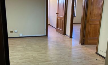 Oficina céntrica, 4 privados, 4 baños