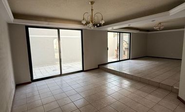 Casa en renta en coto Essex zona Virreyes en Zapopan