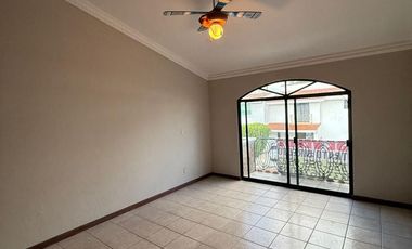Casa en renta en coto Essex zona Virreyes en Zapopan