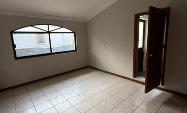 Casa en renta en coto Essex zona Virreyes en Zapopan