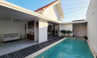 Villa minimalis design Mediterranian dijual di Sanur.