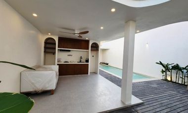 Villa minimalis design Mediterranian dijual di Sanur.