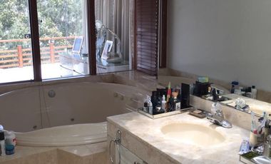 Hermosa Casa, en el exclusivo Condominio Bosques de La Planicie.