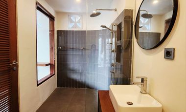 Villa cantik design Mediterranian dijual di Sanur.