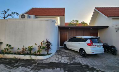 Villa cantik design Mediterranian dijual di Sanur.