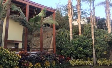 Casa Remodelada en el Exclusivo Condominio Los Bosques de La Planicie con Extensos jardines