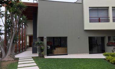Casa Remodelada en el Exclusivo Condominio Los Bosques de La Planicie con Extensos jardines