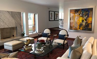 Casa Remodelada en el Exclusivo Condominio Los Bosques de La Planicie con Extensos jardines