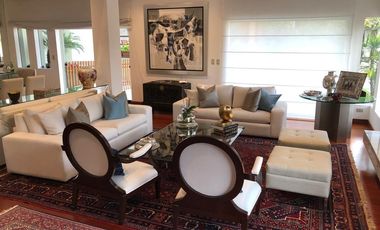 Casa Remodelada en el Exclusivo Condominio Los Bosques de La Planicie con Extensos jardines