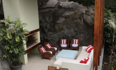 Casa Remodelada en el Exclusivo Condominio Los Bosques de La Planicie con Extensos jardines