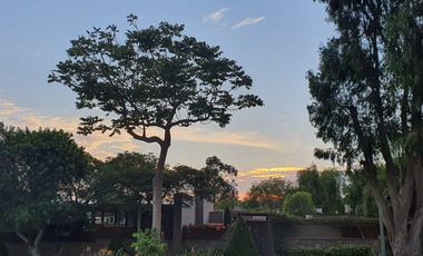 Casa Remodelada en el Exclusivo Condominio Los Bosques de La Planicie con Extensos jardines