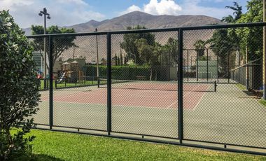 Casa Remodelada en el Exclusivo Condominio Los Bosques de La Planicie con Extensos jardines
