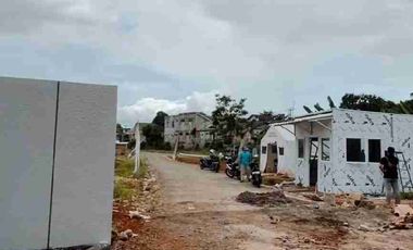 PERUMAHAN KONSEP APARTHOUSE RUMAH 2 LANTAI DI JALAN UTAMA SAWANGAN DKT AKSES TOL HARGA 400 JT