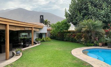 Casa de una planta en el exclusivo Condominio Bosques de La Planicie.