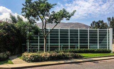 Casa de una planta en el exclusivo Condominio Bosques de La Planicie.