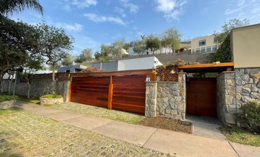 Casa Estilo Americano Renovada Totalmente en Condominio Los Bosques de la Planicie