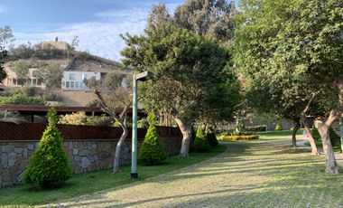 Casa en el exclusivo Condominio Los Bosques de La Planicie. Extensos jardines