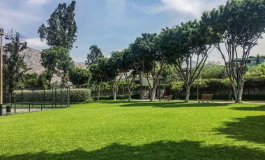 Casa en el exclusivo Condominio Los Bosques de La Planicie. Extensos jardines