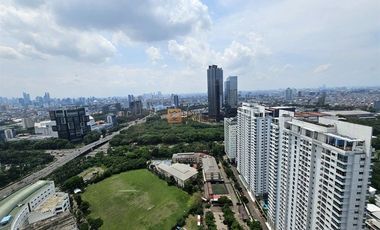 Bangun Setiap Hari dengan View Golf & City Skyline Dijual 2BR Apartemen Springhill Royale Suites