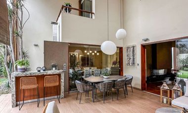 Hermosa Residencia de 2 Plantas en Exclusivo Condominio en Rinconada Baja.