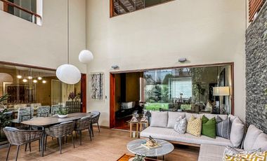 Hermosa Residencia de 2 Plantas en Exclusivo Condominio en Rinconada Baja.