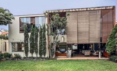 Hermosa Residencia de 2 Plantas en Exclusivo Condominio en Rinconada Baja.