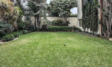 Hermosa Residencia de 2 Plantas en Exclusivo Condominio en Rinconada Baja.