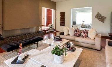 Hermosa Residencia de 2 Plantas en Exclusivo Condominio en Rinconada Baja.