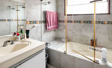 Hermosa Residencia de 2 Plantas en Exclusivo Condominio en Rinconada Baja.